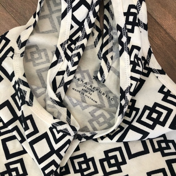 BUNDLE of Banana Republic Tank Tops in XS Petite in Green and Black and White - Picture 9 of 16